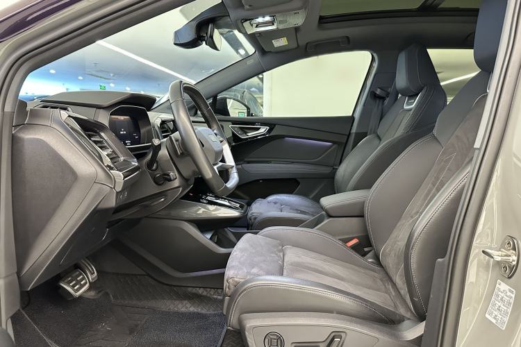 Used Audi Q4 e-tron 2023 50 e-tron quattro Visionary Edition Interior 2