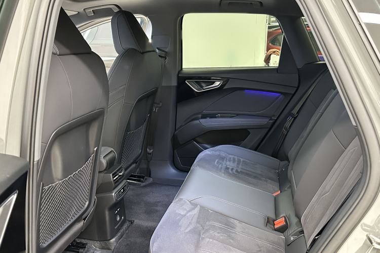Used Audi Q4 e-tron 2023 50 e-tron quattro Visionary Edition Interior 4
