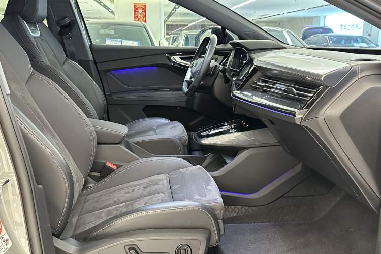 Used Audi Q4 e-tron 2023 50 e-tron quattro Visionary Edition Interior 5