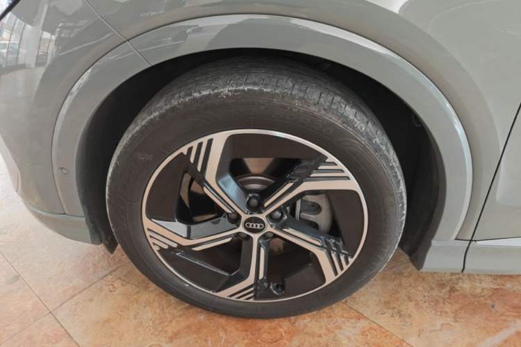 Used Audi Q4 e-tron 2023 40 e-tron Boundary Edition Left Front Wheel Hub