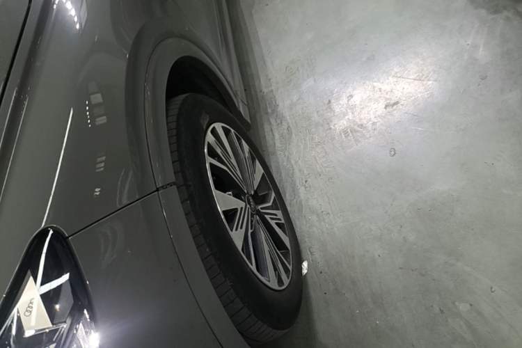 Used Audi Q4 e-tron 2023 40 e-tron Adventure Edition Left Front Wheel Hub