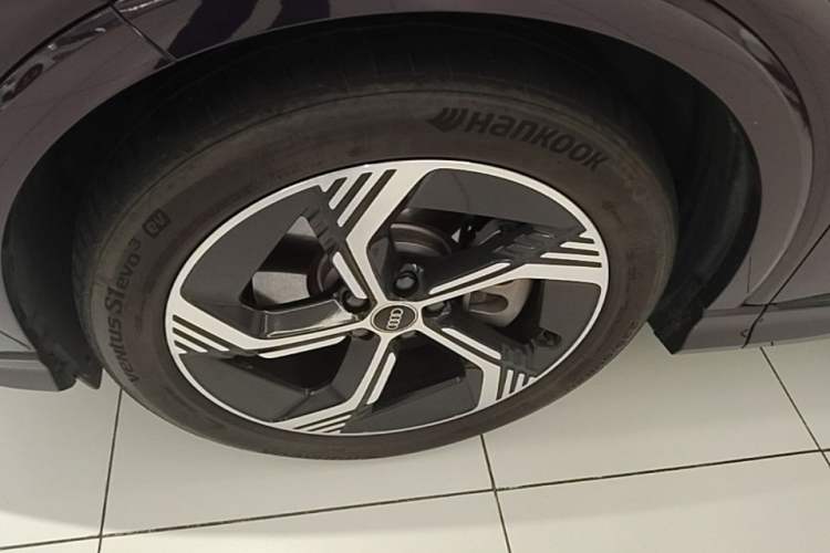 Used Audi Q4 e-tron 2023 50 e-tron quattro Visionary Edition Left Front Wheel Hub
