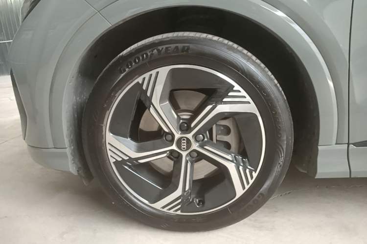 Used Audi Q4 e-tron 2023 40 e-tron Boundary Edition Left Front Wheel Hub