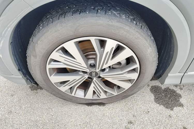 Used Audi Q4 e-tron 2023 40 e-tron Adventure Edition Left Front Wheel Hub
