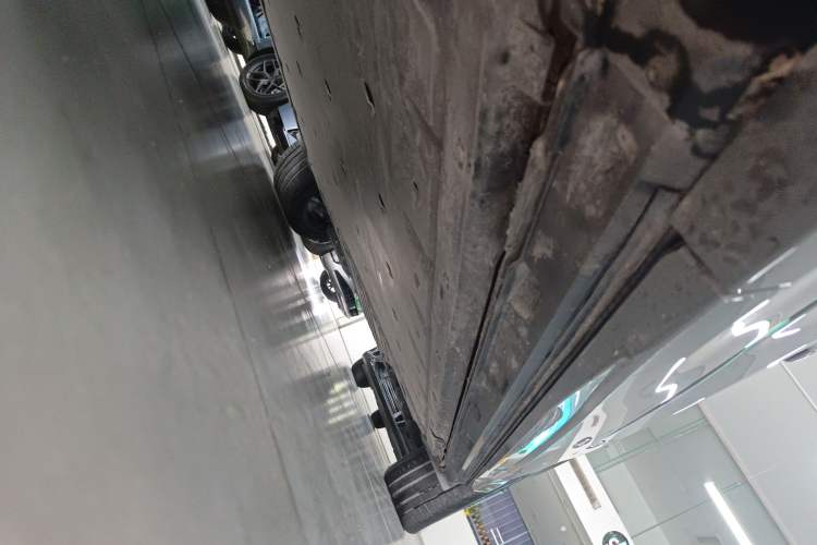Used Audi Q4 e-tron 2023 40 e-tron Creation Edition Midnight Left Side Sill
