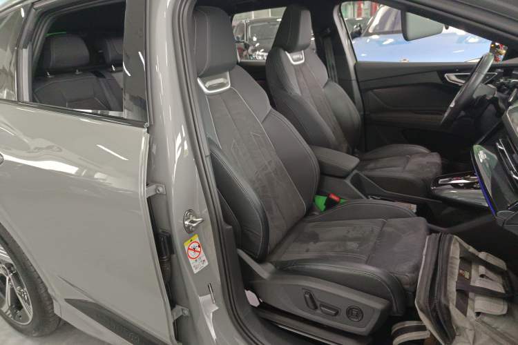 Used Audi Q4 e-tron 2023 40 e-tron Creation Edition Midnight Right Front Seat