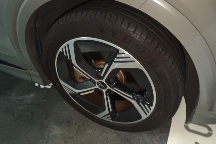Used Audi Q4 e-tron 2023 40 e-tron Creation Edition Midnight Right Front Wheel Hub