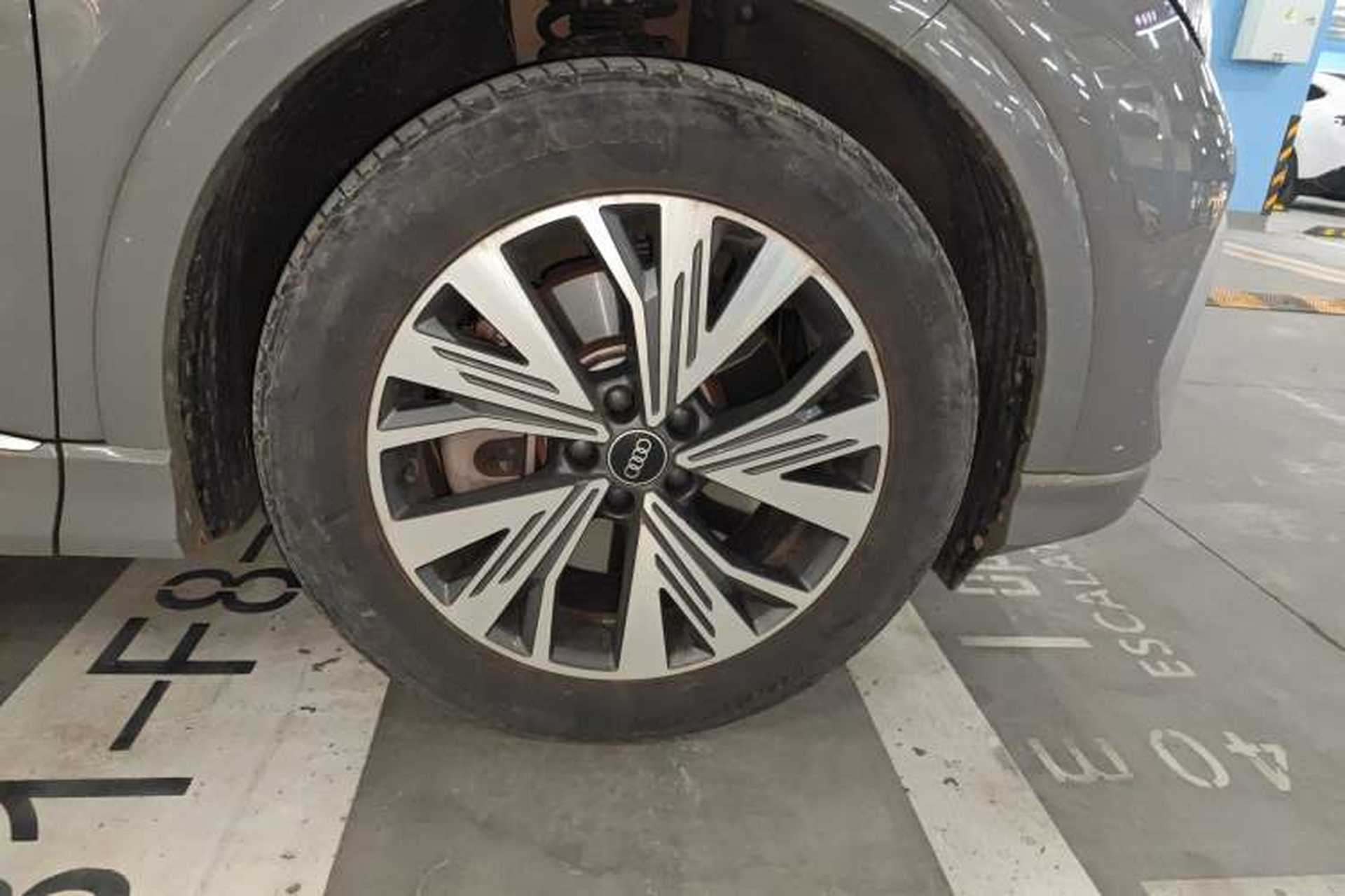 Used Audi Q4 e-tron 2023 40 e-tron Adventure Edition Right Front Wheel Hub