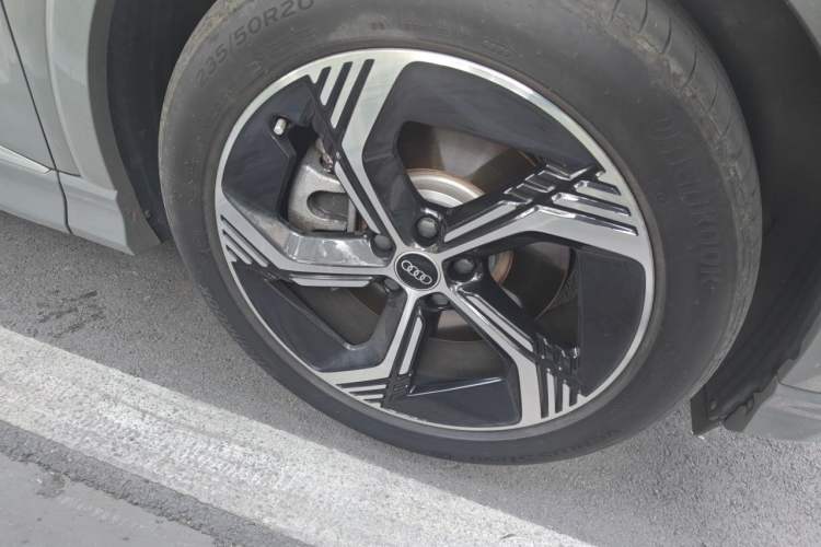 Used Audi Q4 e-tron 2023 40 e-tron Boundary Edition Right Front Wheel Hub
