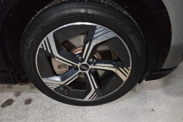 Used Audi Q4 e-tron 2023 40 e-tron Boundary Edition Right Front Wheel Hub