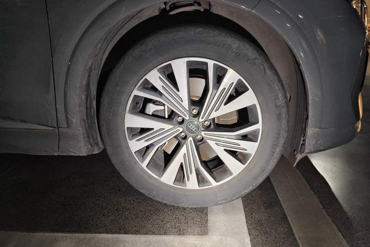 Used Audi Q4 e-tron 2023 40 e-tron Adventure Edition Right Front Wheel Hub
