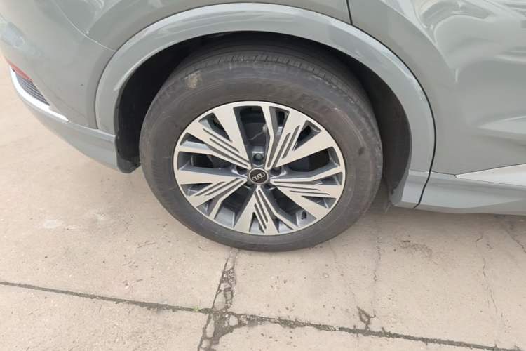 Used Audi Q4 e-tron 2023 40 e-tron Adventure Edition Right Rear Wheel Hub
