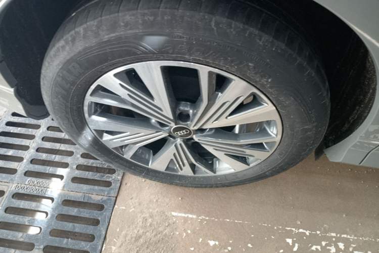 Used Audi Q4 e-tron 2023 40 e-tron Adventure Edition Right Rear Wheel Hub