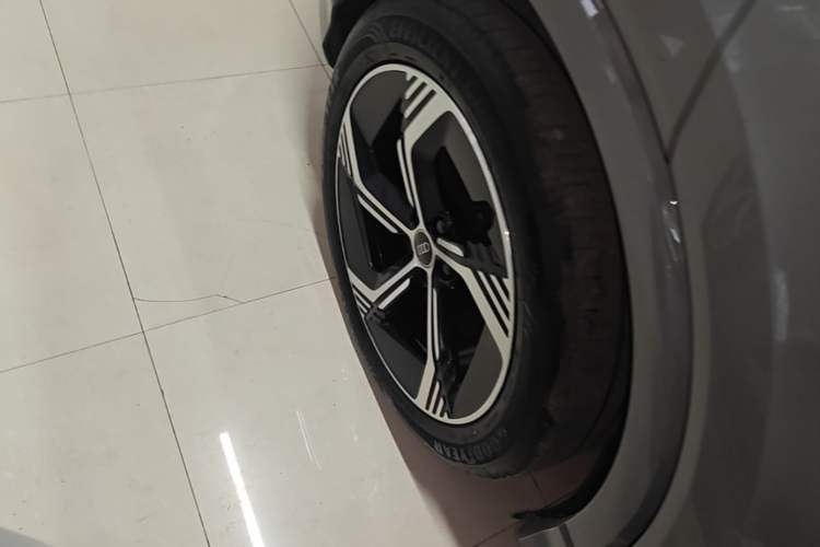 Used Audi Q4 e-tron 2023 40 e-tron Boundary Edition Right Rear Wheel Hub