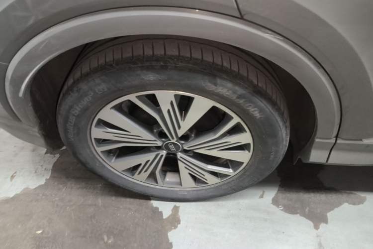 Used Audi Q4 e-tron 2023 40 e-tron Adventure Edition Right Rear Wheel Hub
