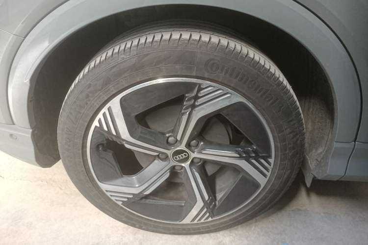 Used Audi Q4 e-tron 2023 40 e-tron Boundary Edition Right Rear Wheel Hub
