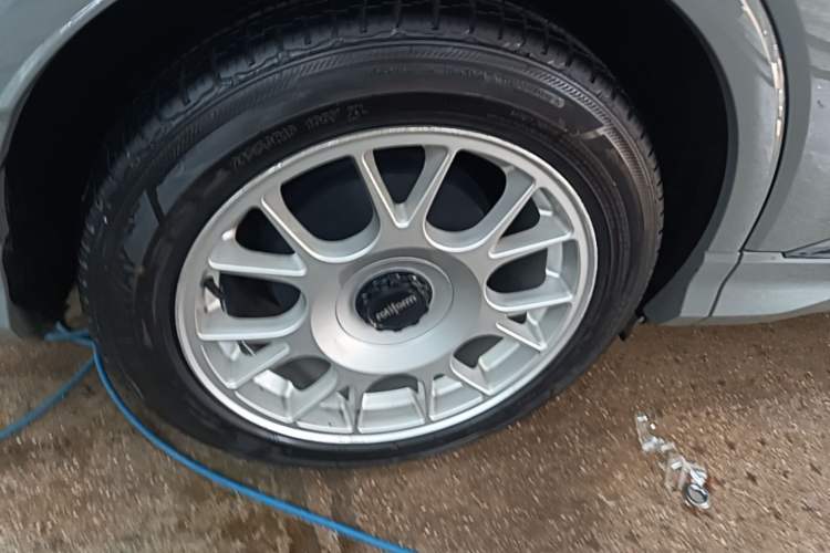 Used Audi Q4 e-tron 2023 40 e-tron Adventure Edition Right Rear Wheel Hub