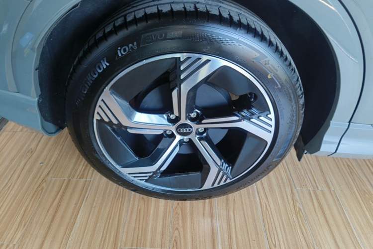 Used Audi Q4 e-tron 2023 40 e-tron Boundary Edition Right Rear Wheel Hub