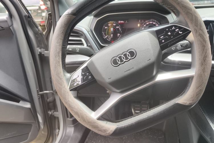 Used Audi Q4 e-tron 2023 50 e-tron quattro Visionary Edition Steering Wheel