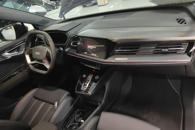 Used Audi Q4 e-tron 2023 40 e-tron Adventure Edition Center Console