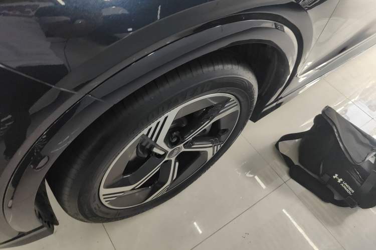 Used Audi Q4 e-tron 2023 40 e-tron Adventure Edition Left Front Wheel Hub