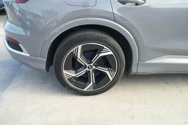 Used Audi Q4 e-tron 2023 40 e-tron Boundary Edition Right Rear Wheel Hub