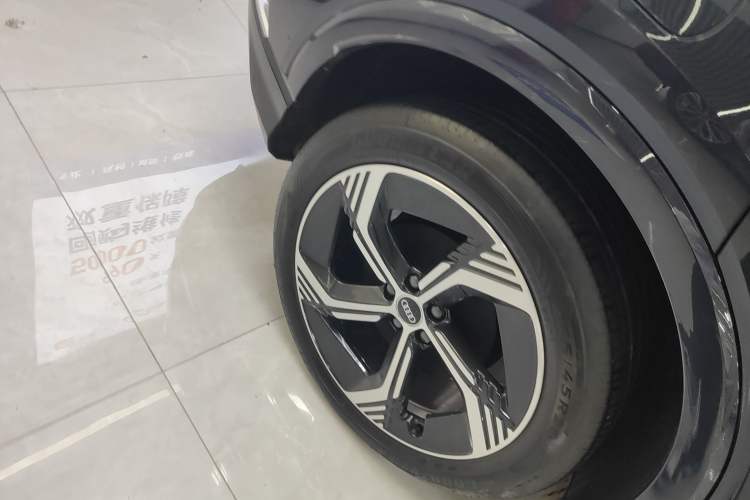 Used Audi Q4 e-tron 2023 40 e-tron Adventure Edition Right Rear Wheel Hub