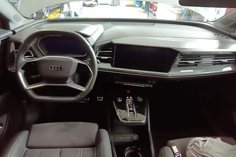 Used Audi Q4 e-tron 2023 40 e-tron Boundary Edition Center Console