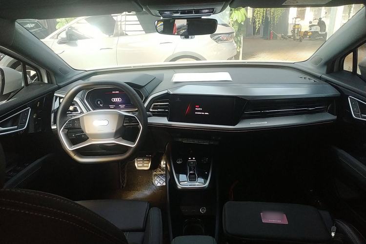 Used Audi Q4 e-tron 2023 40 e-tron Adventure Edition Center Console