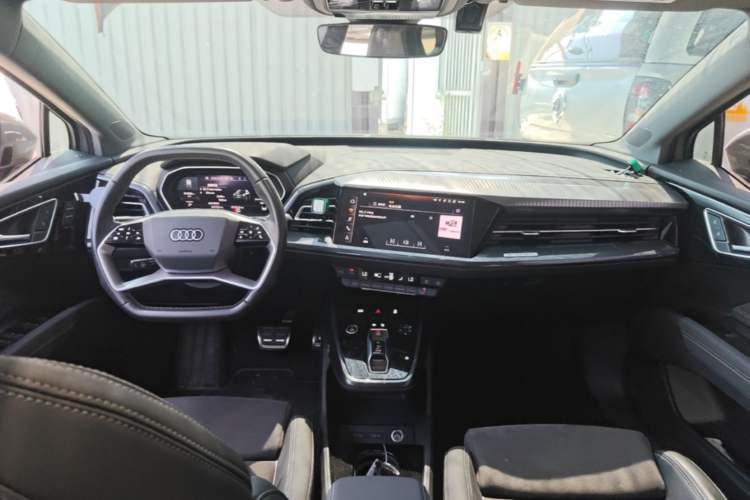 Used Audi Q4 e-tron 2023 50 e-tron quattro Visionary Edition Center Console