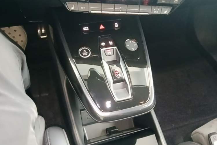 Used Audi Q4 e-tron 2023 40 e-tron Boundary Edition Gear Lever