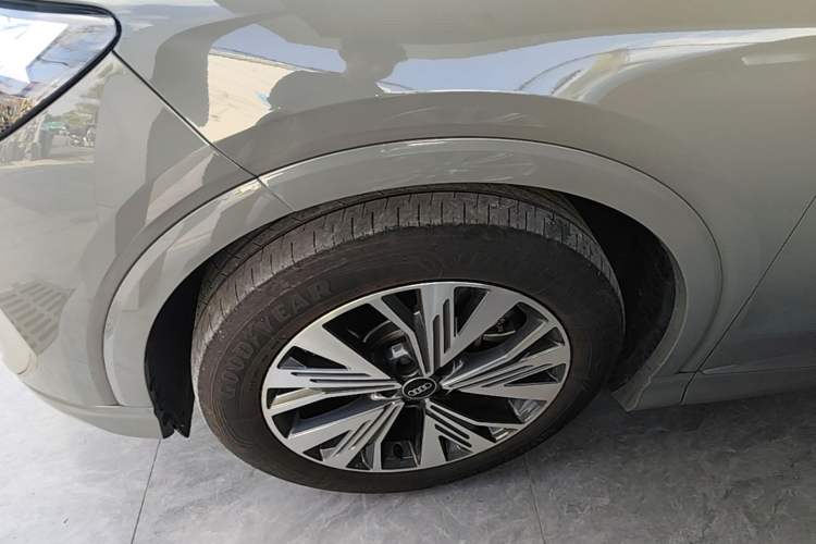 Used Audi Q4 e-tron 2023 40 e-tron Adventure Edition Left Front Wheel Hub