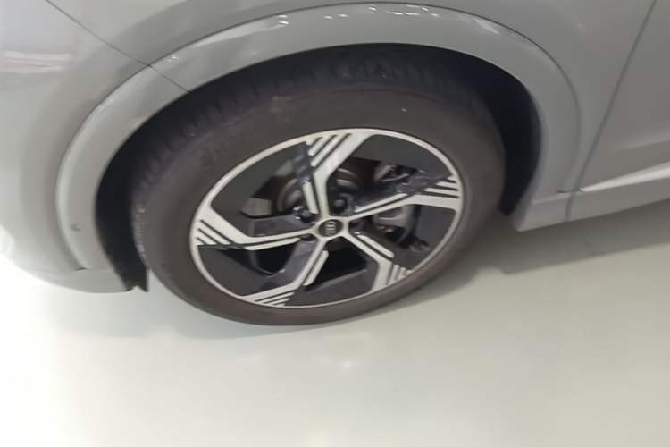 Used Audi Q4 e-tron 2023 40 e-tron Boundary Edition Left Front Wheel Hub