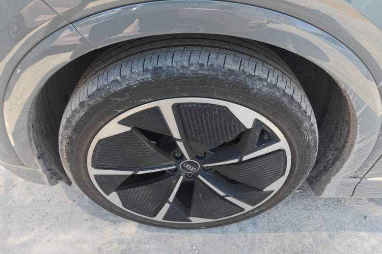Used Audi Q4 e-tron 2023 50 e-tron quattro Visionary Edition Left Front Wheel Hub