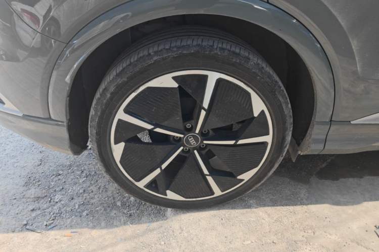 Used Audi Q4 e-tron 2023 50 e-tron quattro Visionary Edition Right Rear Wheel Hub