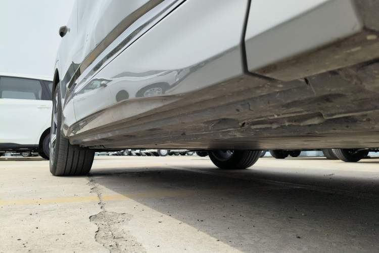 Used Audi Q4 e-tron 2023 40 e-tron Creation Edition Midnight Right Side Sill