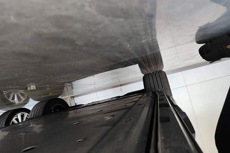 Used Audi Q4 e-tron 2023 40 e-tron Adventure Edition Right Side Sill