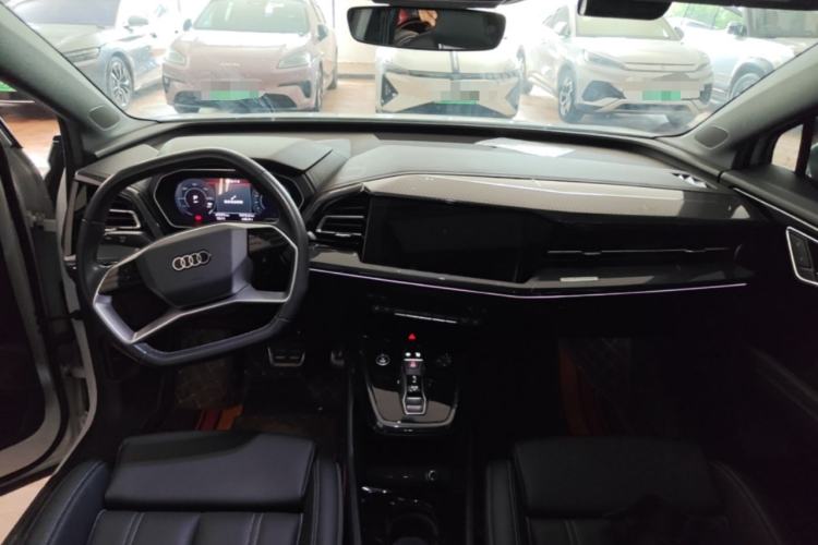Used Audi Q4 e-tron 2023 40 e-tron Boundary Edition Center Console