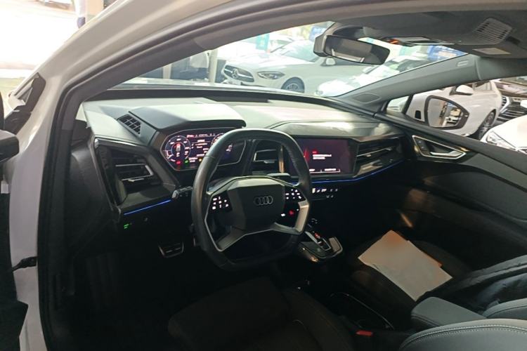 Used Audi Q4 e-tron 2023 40 e-tron Boundary Edition Center Console