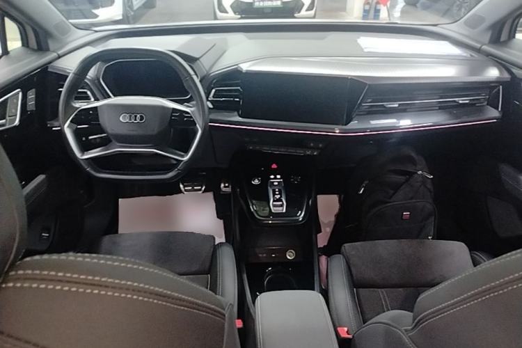 Used Audi Q4 e-tron 2023 40 e-tron Boundary Edition Center Console