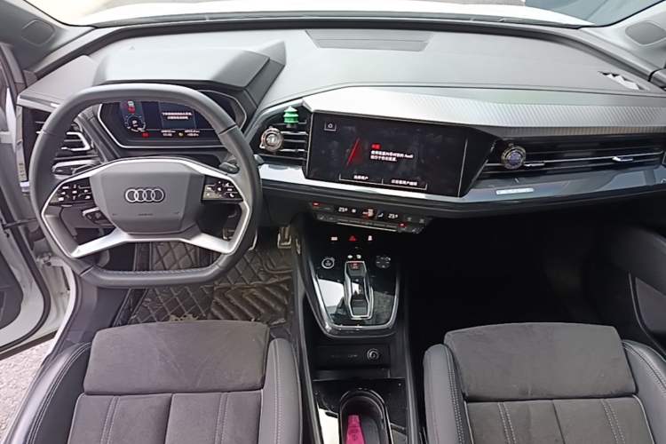 Used Audi Q4 e-tron 2023 40 e-tron Boundary Edition Center Console