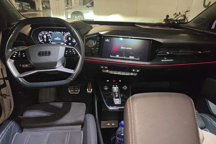 Used Audi Q4 e-tron 2023 50 e-tron quattro Visionary Edition Center Console