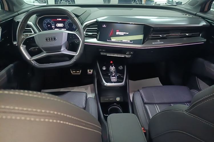 Used Audi Q4 e-tron 2023 40 e-tron Adventure Edition Center Console