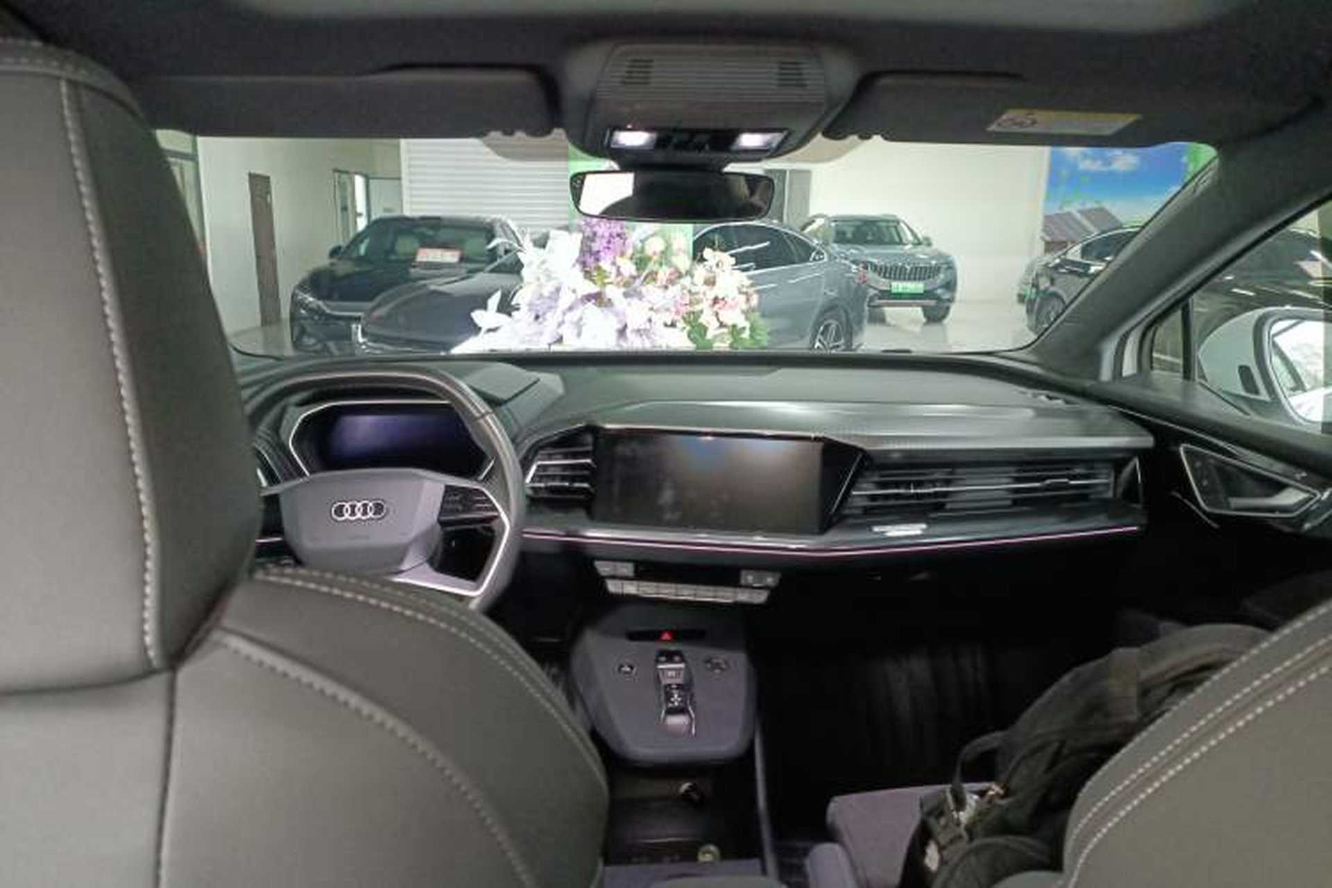 Used Audi Q4 e-tron 2023 50 e-tron quattro Visionary Edition Center Console