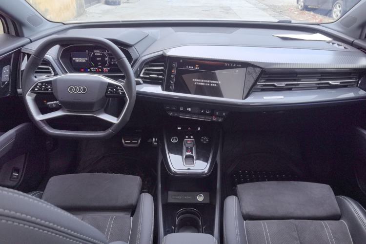 Used Audi Q4 e-tron 2023 40 e-tron Boundary Edition Center Console