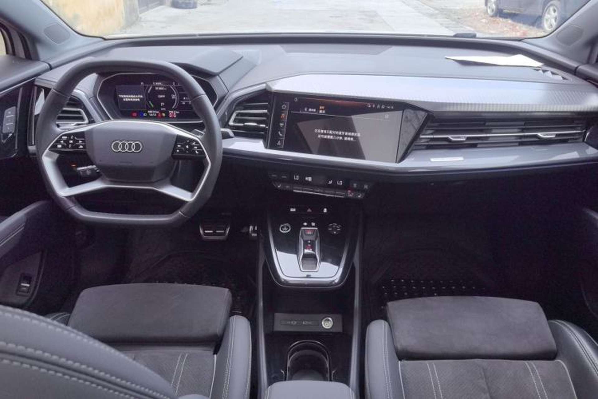 Used Audi Q4 e-tron 2023 40 e-tron Boundary Edition Center Console