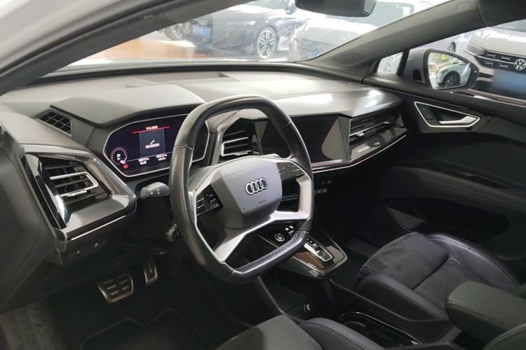 Used Audi Q4 e-tron 2023 40 e-tron Boundary Edition Center Console