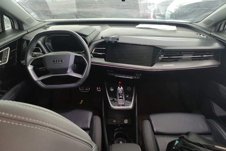 Used Audi Q4 e-tron 2023 40 e-tron Adventure Edition Center Console