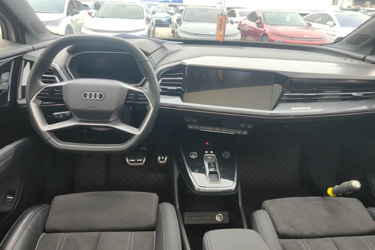 Used Audi Q4 e-tron 2023 40 e-tron Boundary Edition Center Console