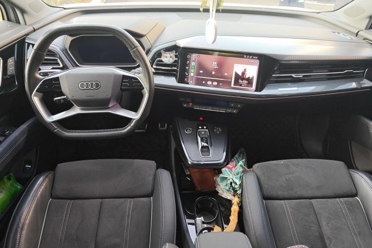 Used Audi Q4 e-tron 2023 40 e-tron Boundary Edition Center Console
